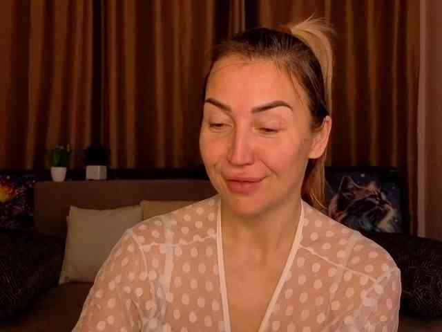 Jullyblondkiss webcam