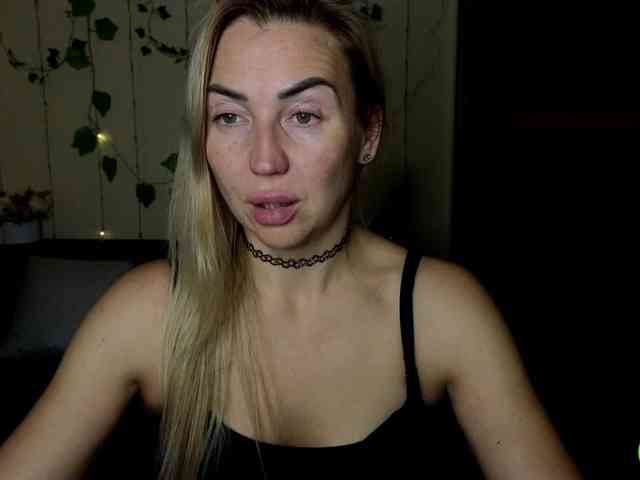 Jullyblondkiss webcam