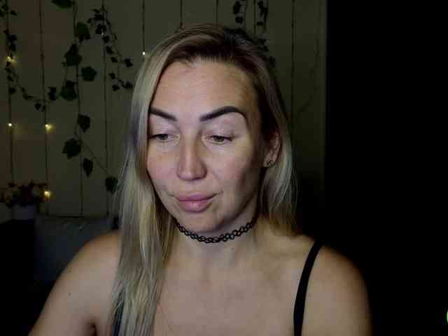 Jullyblondkiss webcam