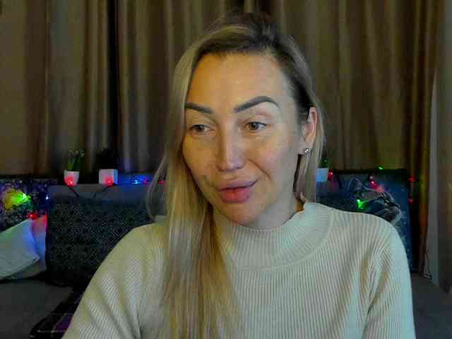 Jullyblondkiss webcam