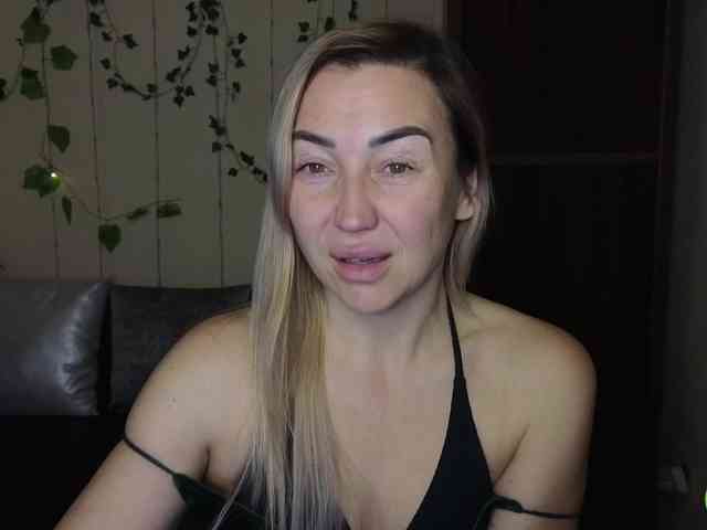 Jullyblondkiss webcam