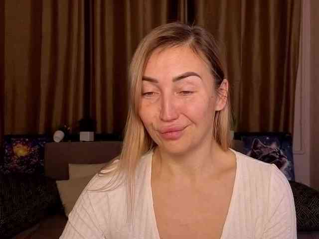 Jullyblondkiss webcam