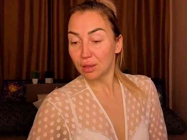 Jullyblondkiss webcam