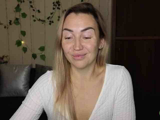 Jullyblondkiss webcam