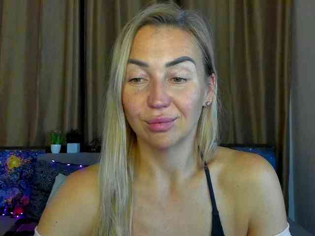 Jullyblondkiss webcam