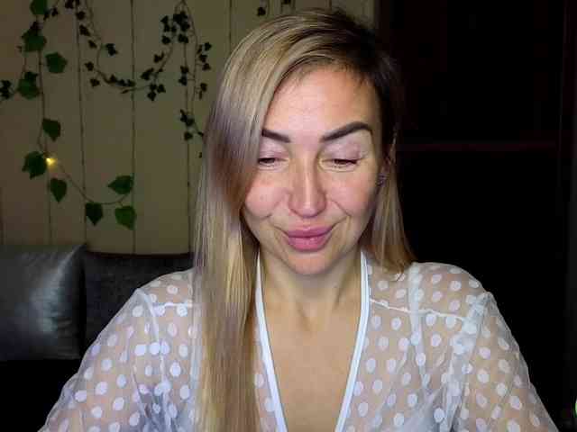 Jullyblondkiss webcam