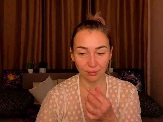 Jullyblondkiss webcam