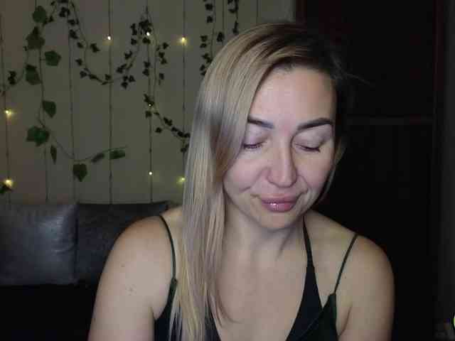 Jullyblondkiss webcam