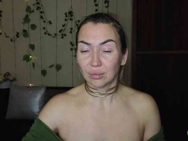 Jullyblondkiss webcam