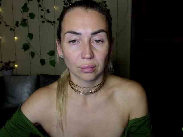 Jullyblondkiss webcam