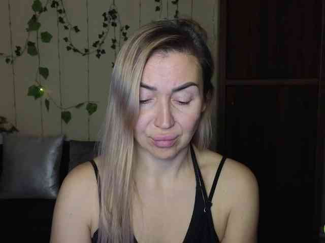 Jullyblondkiss webcam