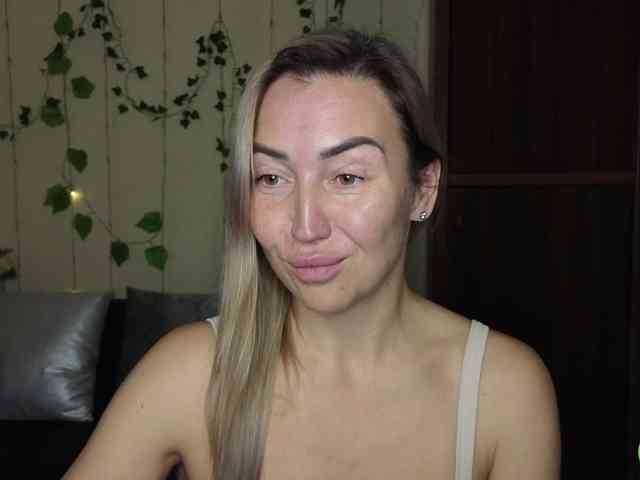 Jullyblondkiss webcam