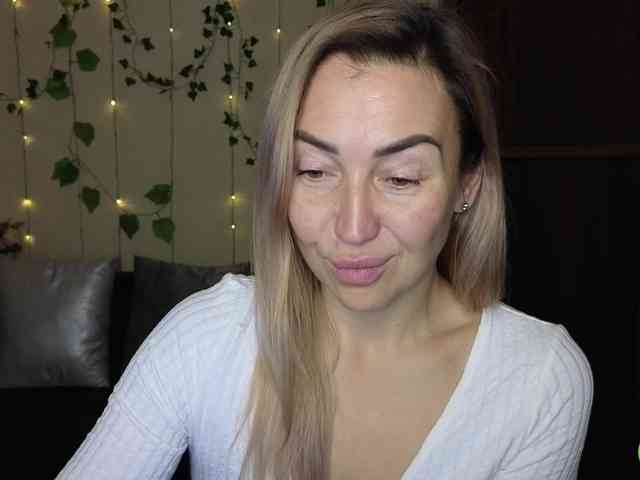 Jullyblondkiss webcam