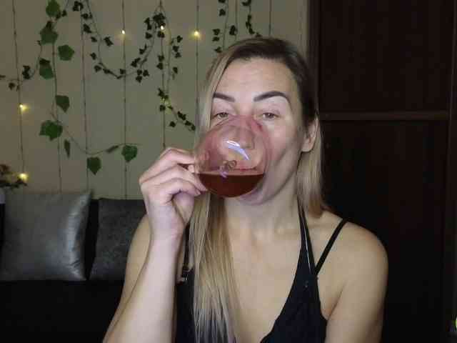 Jullyblondkiss webcam