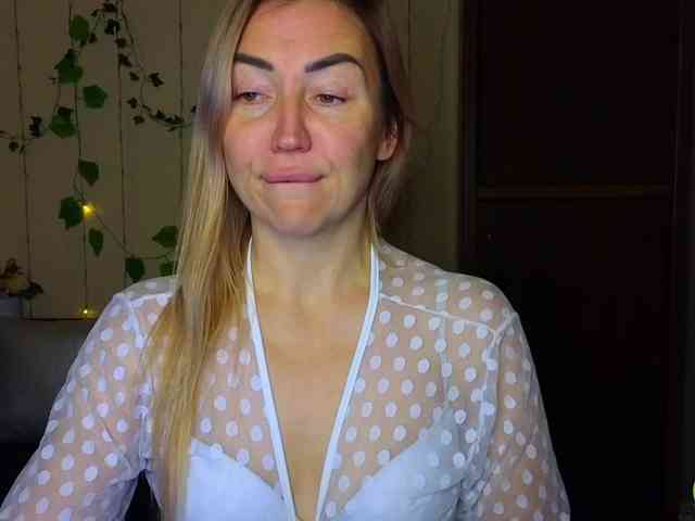 Jullyblondkiss webcam