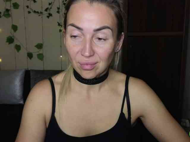 Jullyblondkiss webcam