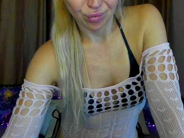 Jullyblondkiss webcam