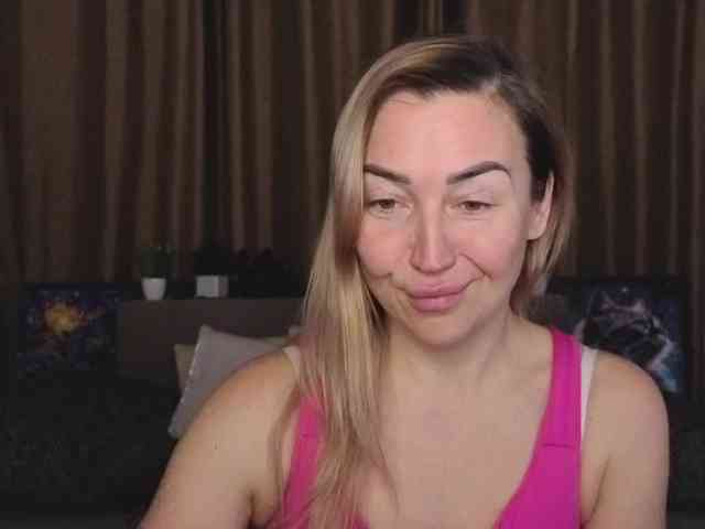 Jullyblondkiss webcam