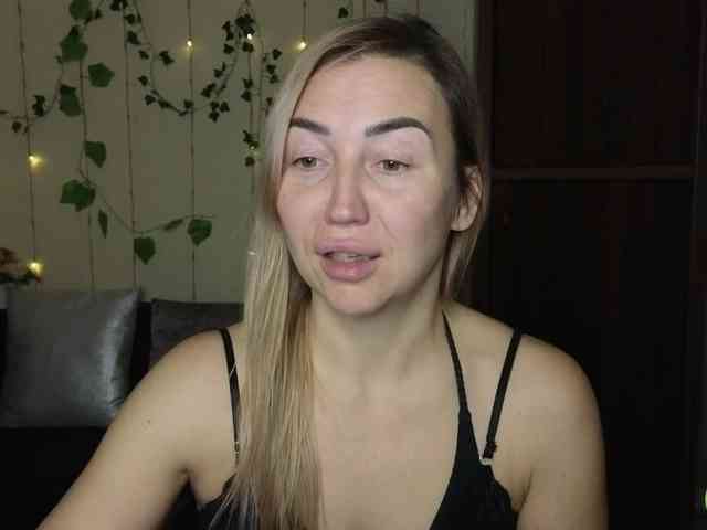 Jullyblondkiss webcam