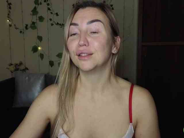 Jullyblondkiss webcam