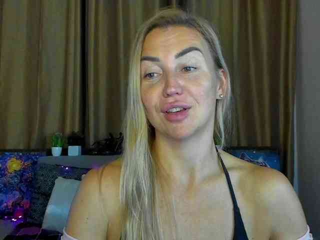 Jullyblondkiss webcam