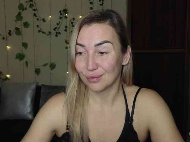 Jullyblondkiss webcam