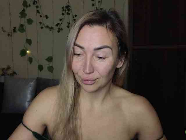 Jullyblondkiss webcam