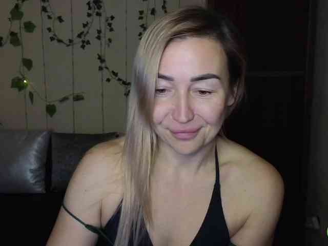 Jullyblondkiss webcam