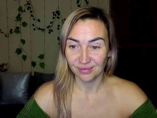 Jullyblondkiss webcam