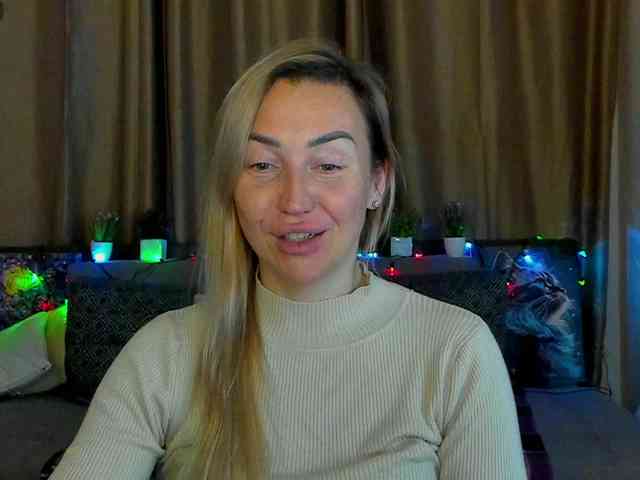 Jullyblondkiss webcam