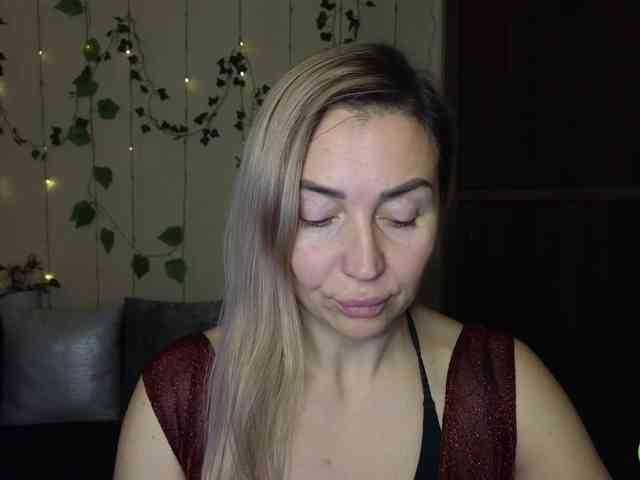 Jullyblondkiss webcam