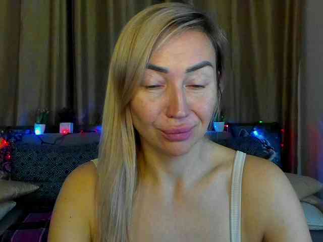 Jullyblondkiss webcam