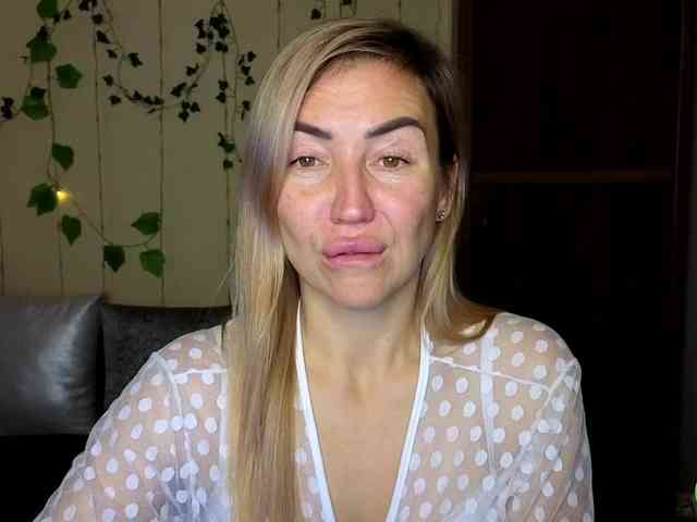 Jullyblondkiss webcam