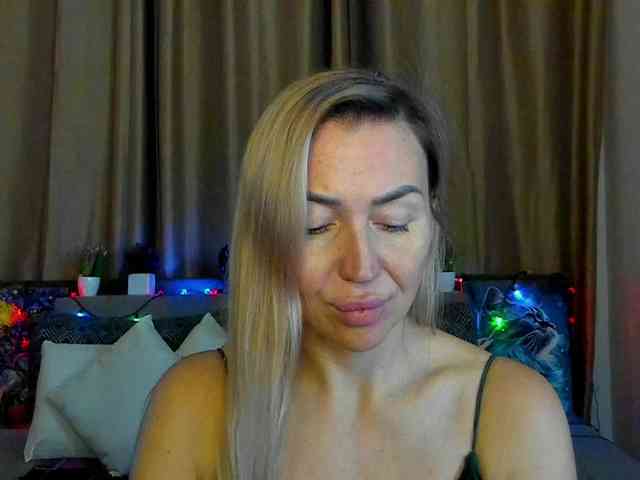 Jullyblondkiss webcam