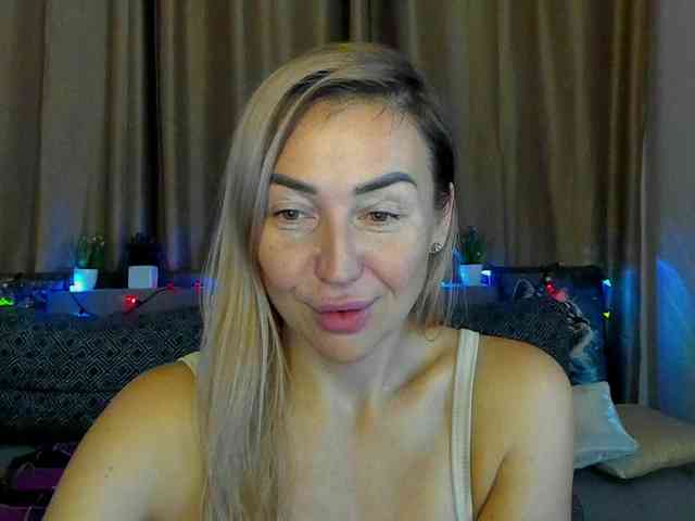 Jullyblondkiss webcam