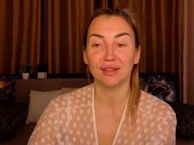 Jullyblondkiss webcam