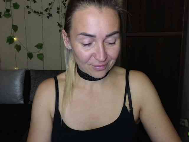 Jullyblondkiss webcam