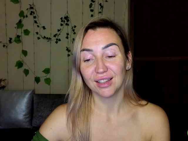 Jullyblondkiss webcam