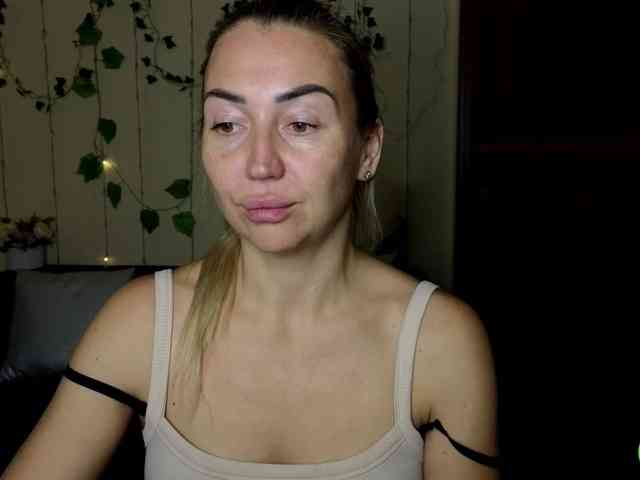 Jullyblondkiss webcam