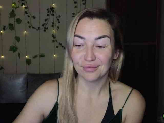 Jullyblondkiss webcam