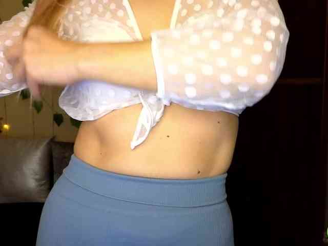 Jullyblondkiss webcam