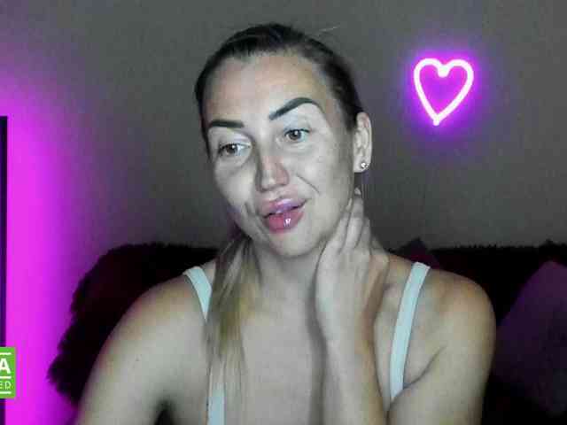 Jullyblondkiss webcam