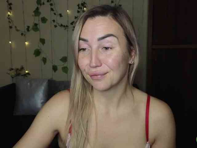 Jullyblondkiss webcam