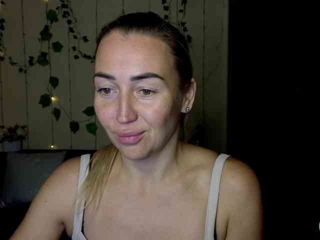 Jullyblondkiss webcam