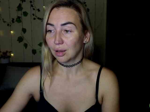 Jullyblondkiss webcam