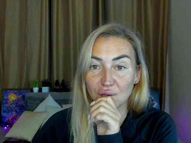 Jullyblondkiss webcam
