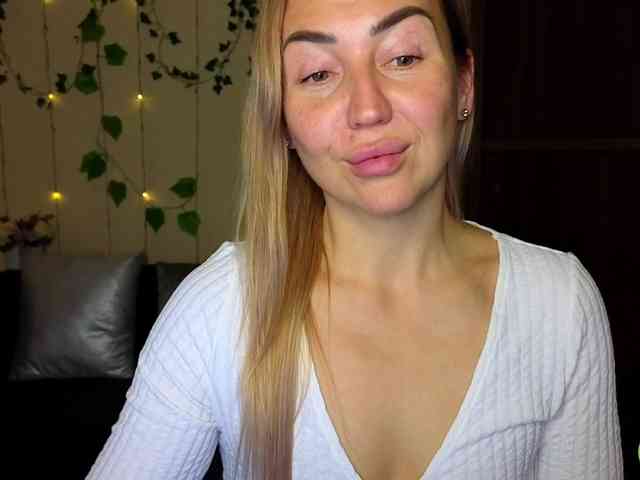 Jullyblondkiss webcam