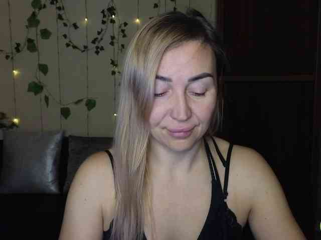 Jullyblondkiss webcam