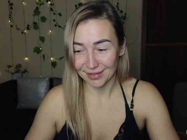 Jullyblondkiss webcam