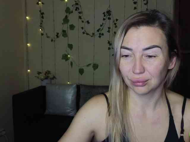 Jullyblondkiss webcam